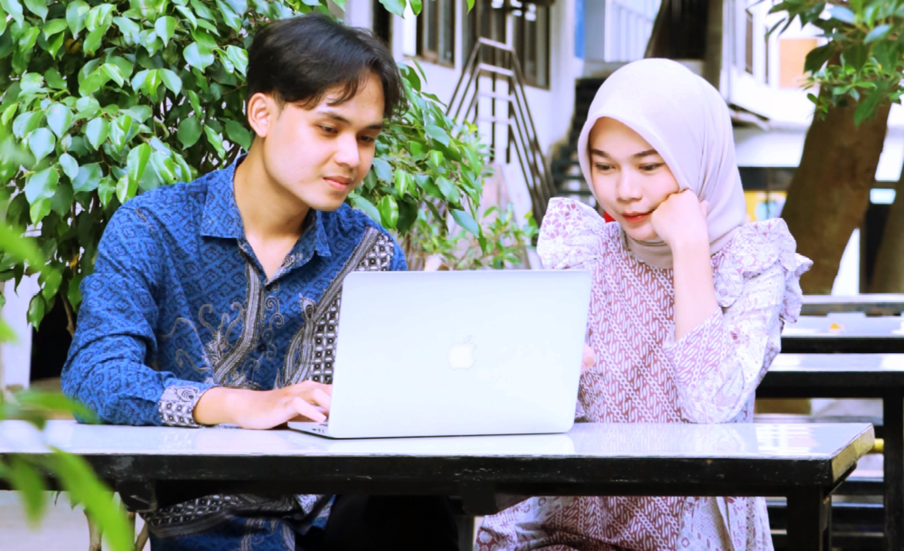 Jangan Keliru Lagi: Perbedaan Mendasar Sistem Informasi dan Manajemen Informatika