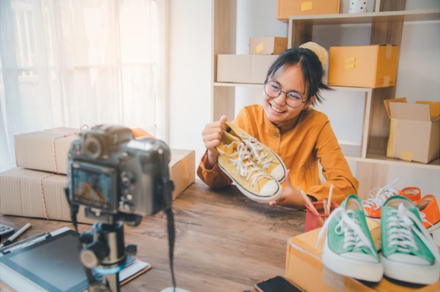 Review oleh Blogger: Cerita Pengalaman yang Membantu Konsumen Menentukan Pilihan