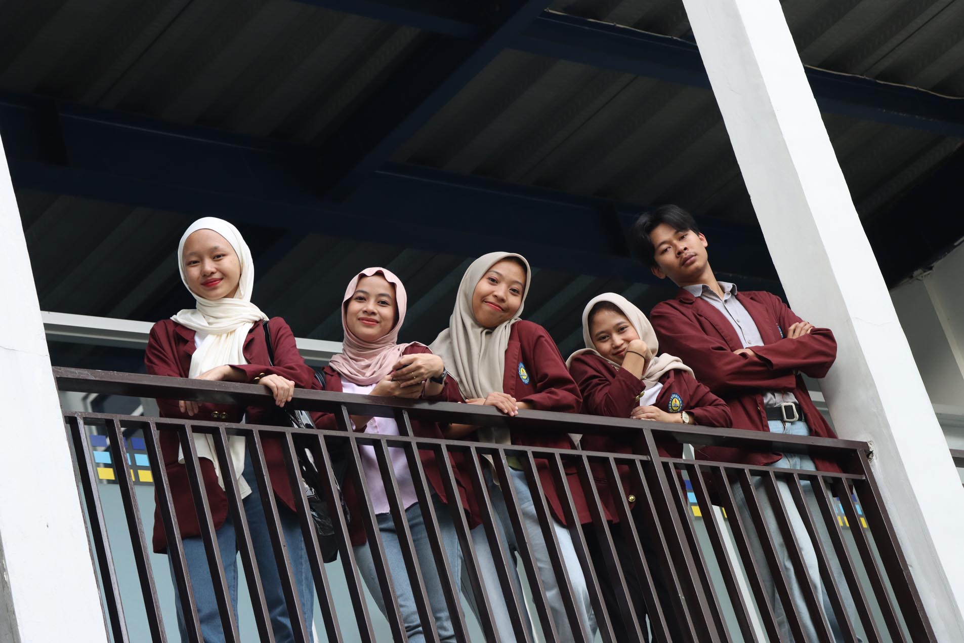 Bagaimana Media Digital Mempengaruhi Bisnis Online dan Apakah Kuliah Kelas Karyawan Murah Bisa Jadi Pilihan di Kota Metropolitan?