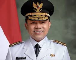 Menelusuri Jejak Kepemimpinan: Profil Gubernur Abdul Wahid Provinsi Riau dan Kontribusinya dalam Politik Daerah
